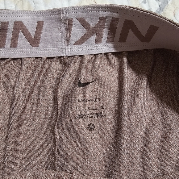 Nike Dri-FIT Women’s Athletic Shorts Rose Gold Size Large L Running Training - Picture 3 of 7
